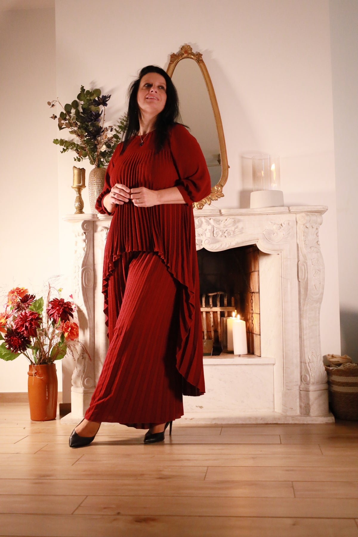 Largo – bordeauxrode plisséset met top en broek, Dolci Giorni collectie bij She&Me, damesmode Duffel, Lier, Mechelen.