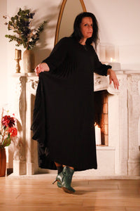 Gusto – zwarte plisséjurk uit de Dolci Giorni collectie van She&Me, damesmode Duffel, Lier, Mechelen.