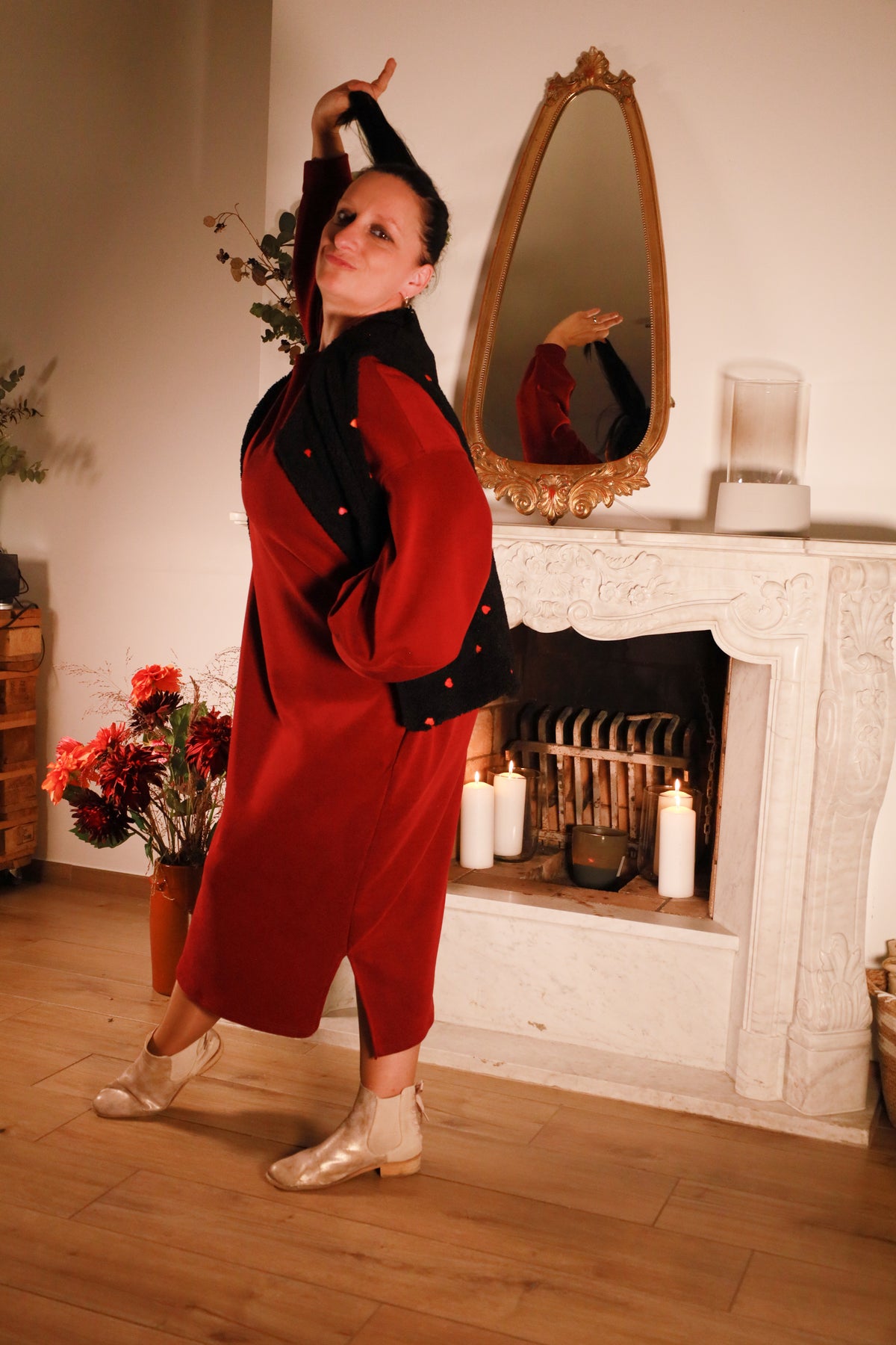 Laslo – burgundy oversized jurk van Mooij met steekzakken en zijsplitjes, damesmode She&Me Duffel, Lier, Mechelen.