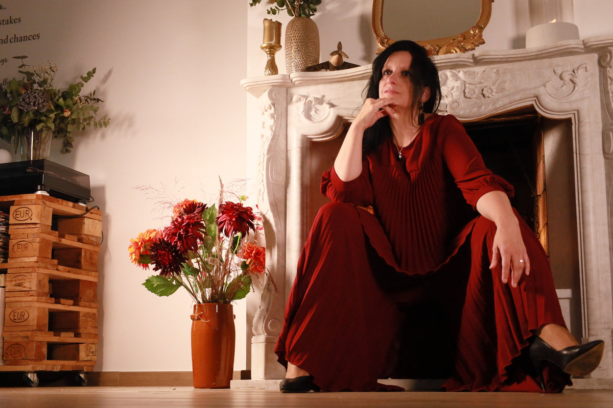 Largo – bordeauxrode plisséset met top en broek, Dolci Giorni collectie bij She&Me, damesmode Duffel, Lier, Mechelen.