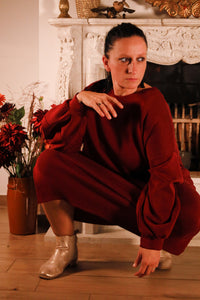 Laslo – burgundy oversized jurk van Mooij met steekzakken en zijsplitjes, damesmode She&Me Duffel, Lier, Mechelen.