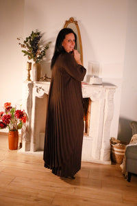 Largo – chocoladebruine plisséset met top en broek, Dolci Giorni collectie van She&Me, damesmode Duffel, Lier, Mechelen.