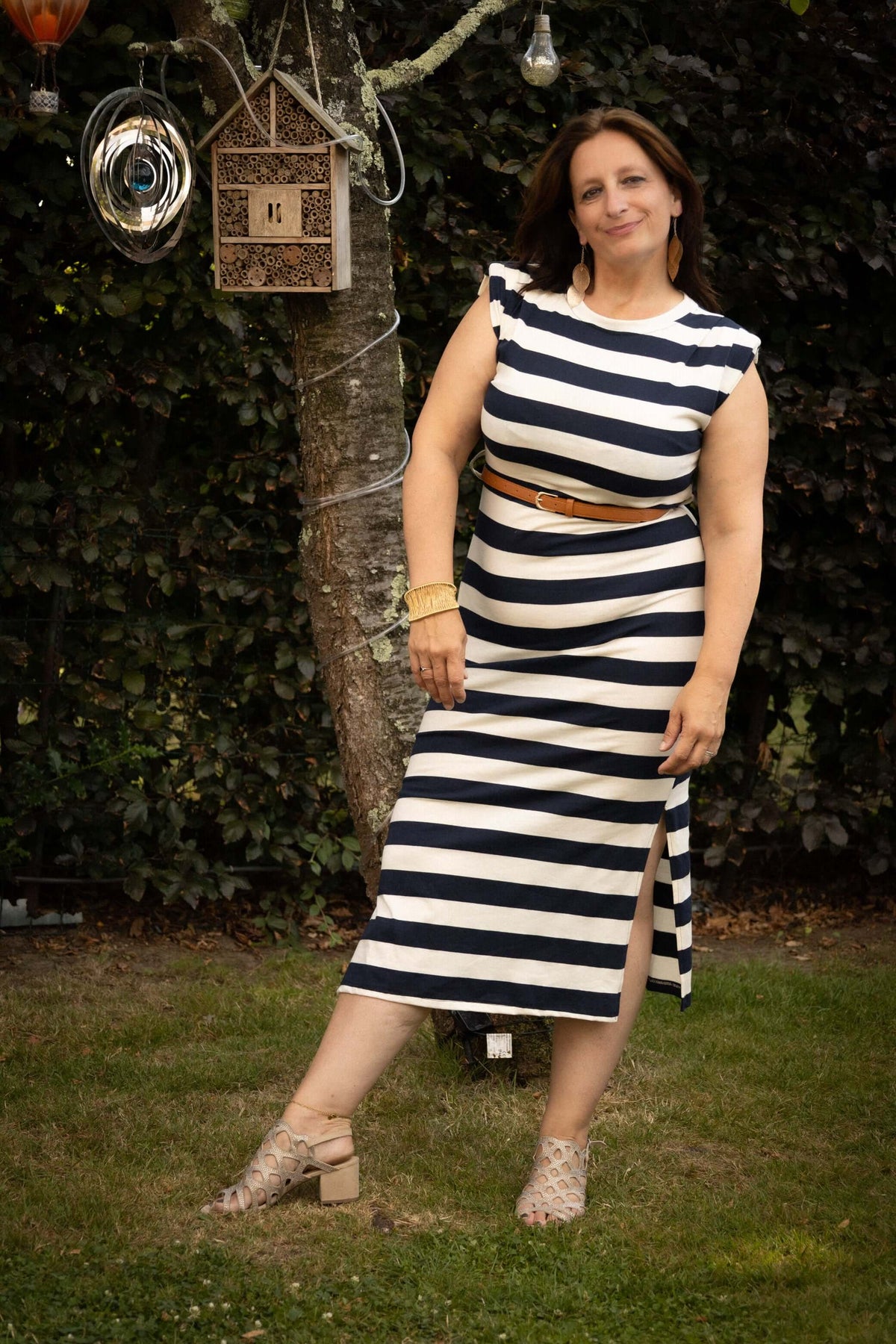 Terra Di Siena jurk marineblauw met ecru strepen, perfecte zomerjurk voor elegante uitstraling.