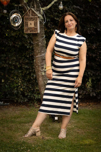 Terra Di Siena jurk marineblauw met ecru strepen, perfecte zomerjurk voor elegante uitstraling.