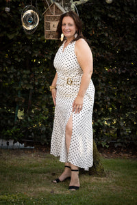 Witte halterjurk met zwarte polkadots,