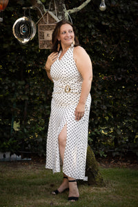 Witte halterjurk met zwarte polkadots,