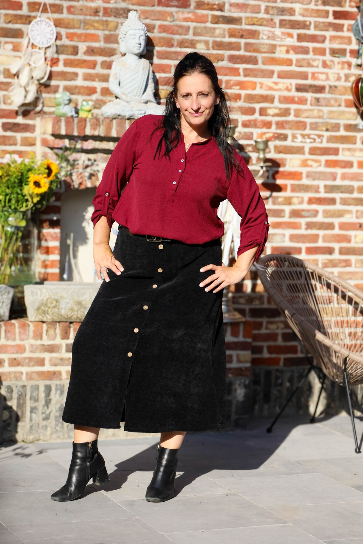 Burgundy kleurige blouse met halve knoopsluiting en oprolbare mouwen – damesmode She&Me Duffel, Lier, Mechelen.