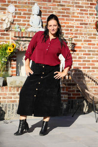 Burgundy kleurige blouse met halve knoopsluiting en oprolbare mouwen – damesmode She&Me Duffel, Lier, Mechelen.