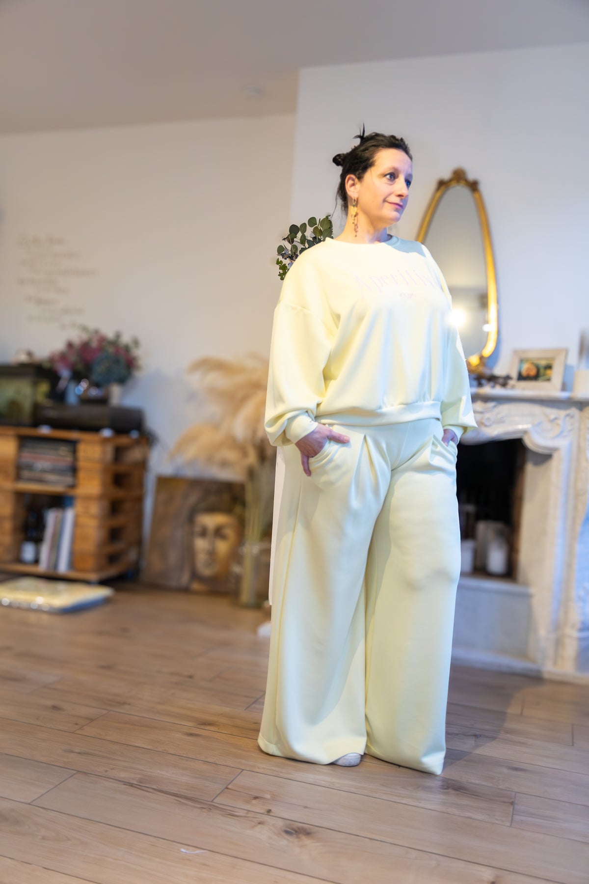 Lange Broek MOOJ pastelgeel met plooien