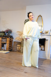 Lange Broek MOOJ pastelgeel met plooien