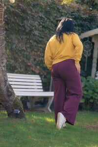 Burgundy Dolci Giorni broek Cimeo met uitlopende pijpen – stijlvolle damesbroek bij She&Me Duffel.