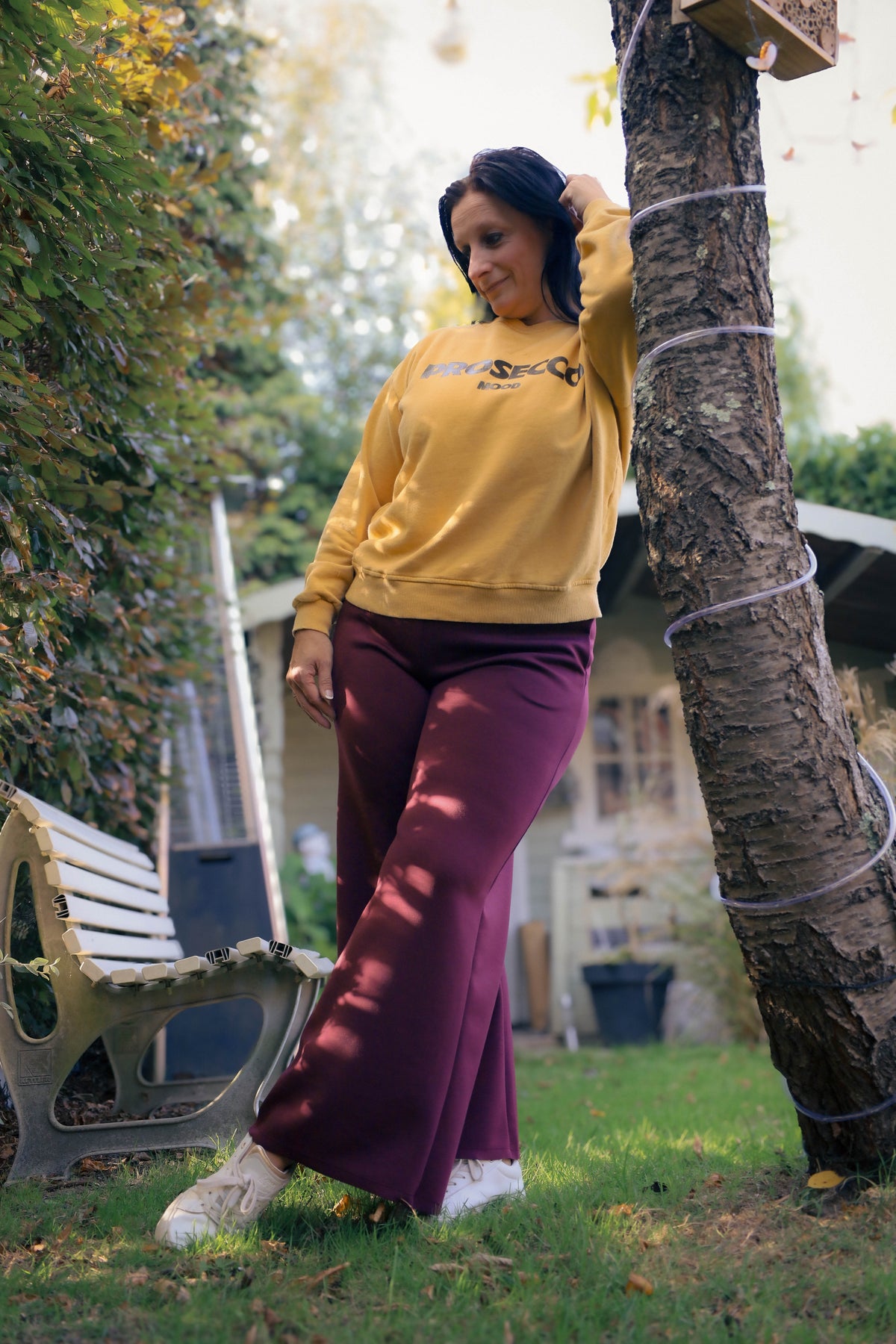 Burgundy Dolci Giorni broek Cimeo met uitlopende pijpen – stijlvolle damesbroek bij She&Me Duffel.