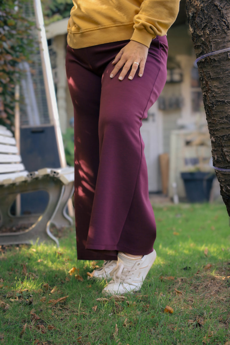 Burgundy Dolci Giorni broek Cimeo met uitlopende pijpen – stijlvolle damesbroek bij She&Me Duffel.