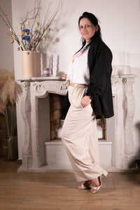 Broek Azzurro Elegante – beige broek met wijde pijpen big size, stijlvolle outfit voor dameskleding in Duffel.