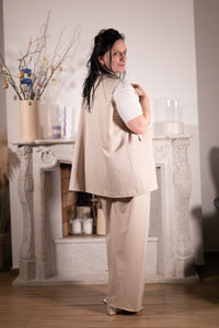 beige dames set gilet en wijde broek elegante outfit damesmode Duffel