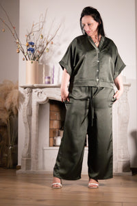 Set Verde Lusso -groene satin set met wijde broek