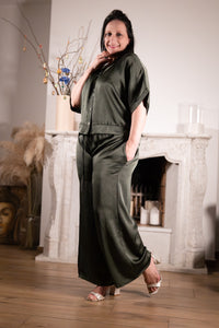 Set Verde Lusso -groene satin set met wijde broek