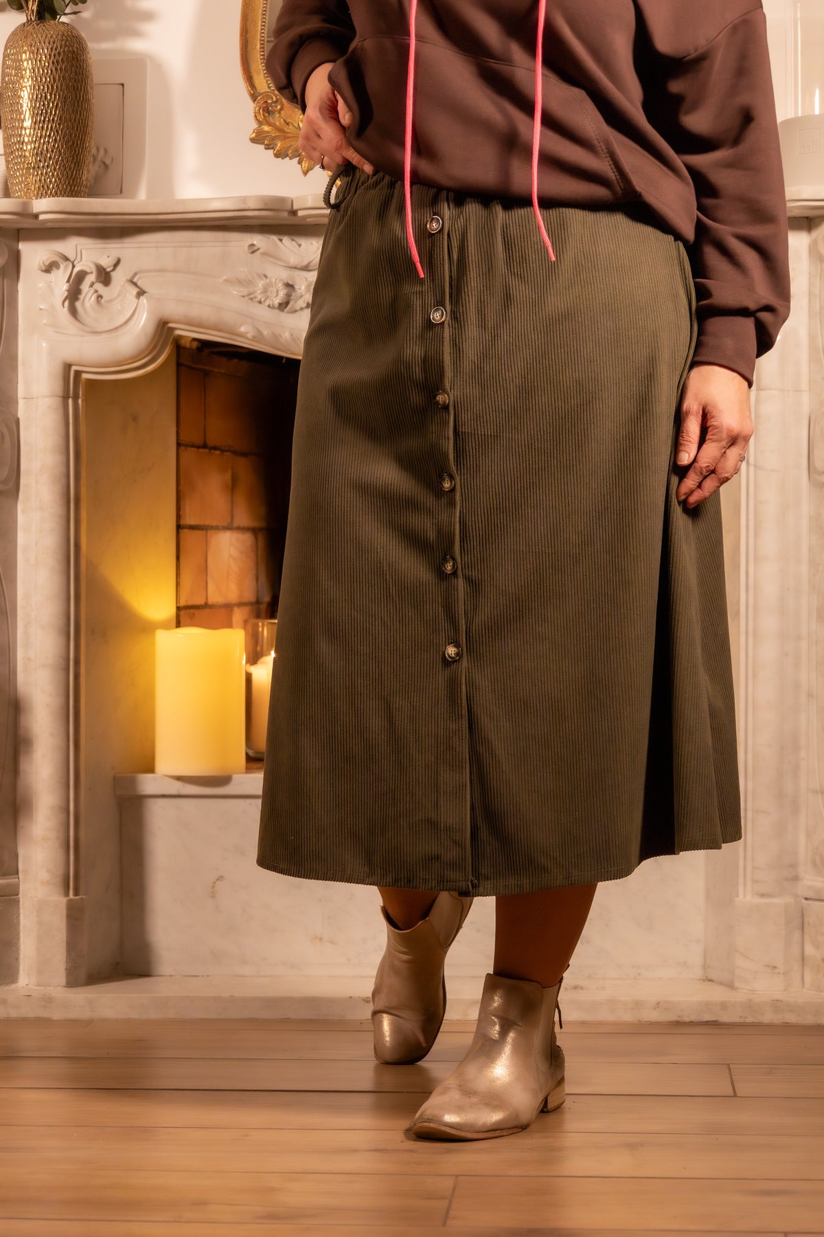 She & Me Dolci Giorni Liora rok bordeaux corduroy met knopen en riem – Cosy & Chill collectie – damesmode Duffel