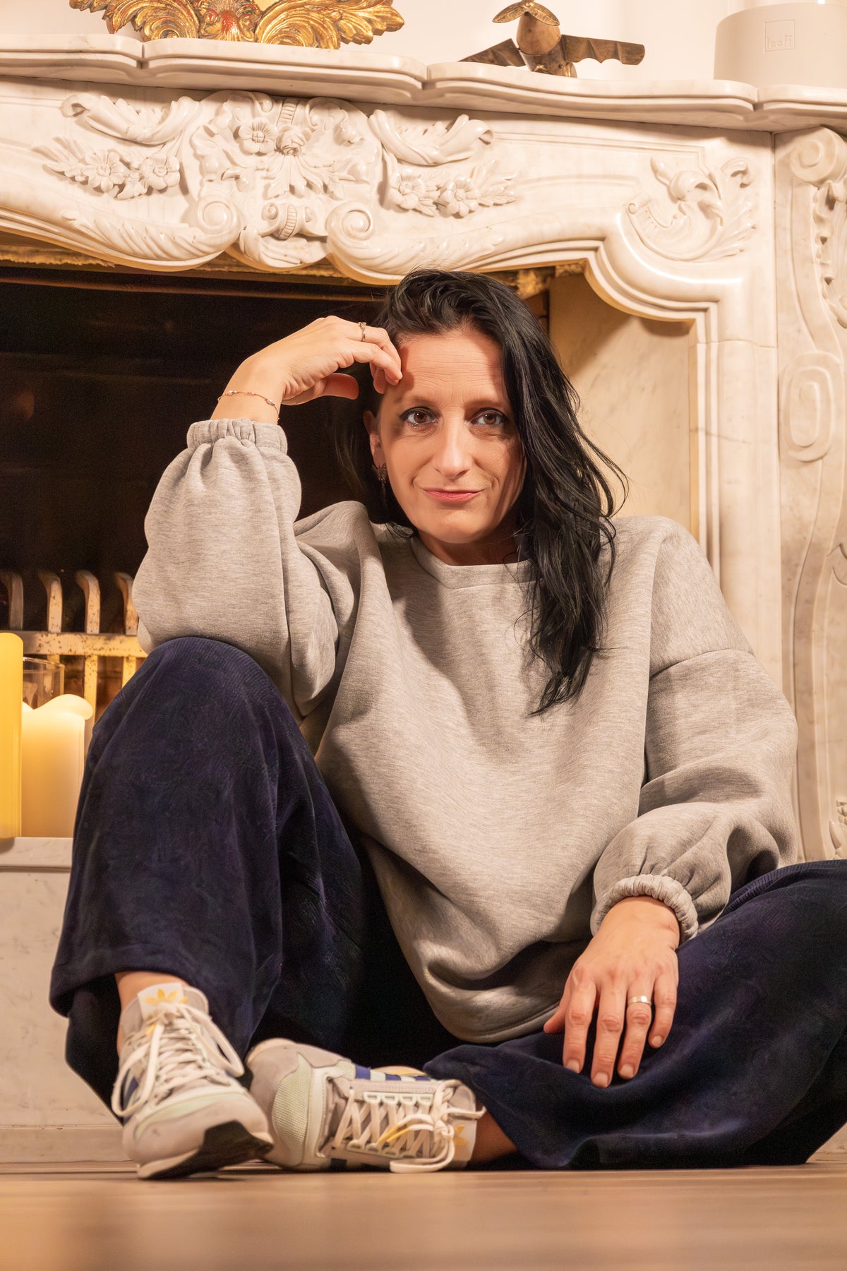 She & Me Dolci Giorni Vivia broek navy velvetlook met steekzakken en koord – Cosy & Chill collectie – damesmode Duffel