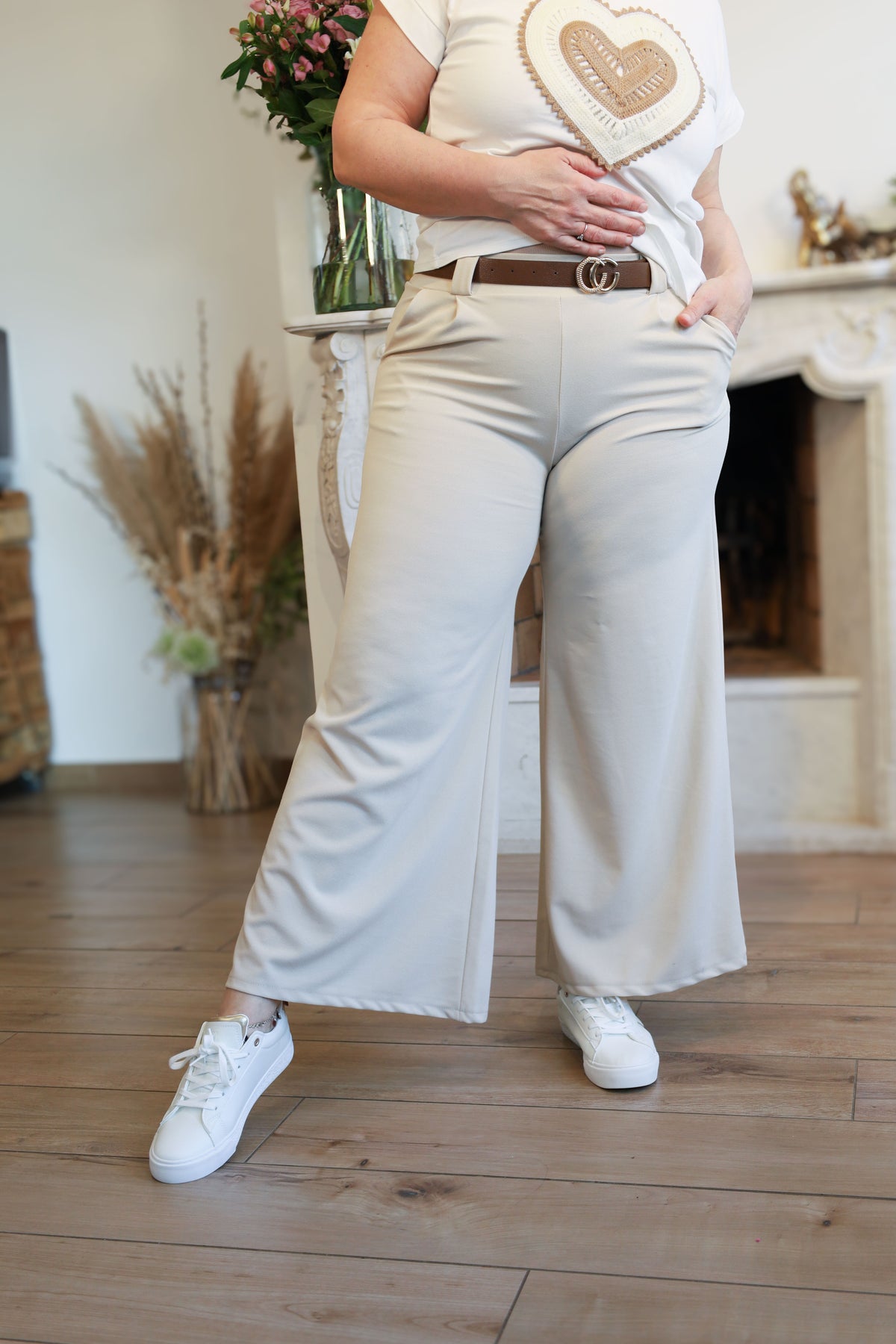 Terra di Siena beige kleurige wijde broek met hoge taille en elegante pasvorm